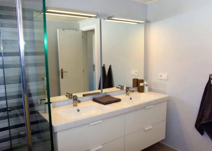 Avec Piscine Privee تورّيفيِخا