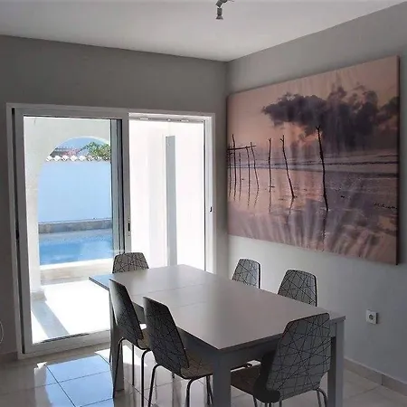 Avec Piscine Privee Holiday home *